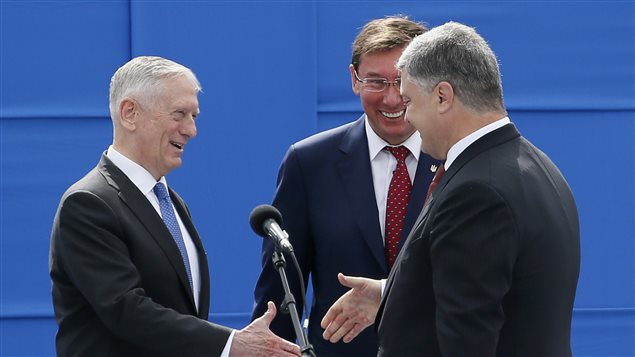 Ukrainian President Petro Poroshenko (R) shakes hands with U.S. Secretary of Defense James Mattis, with Prosecutor-general of Ukraine Yuri Lutsenko standing nearby, during a military parade marking Ukraine’s Independence Day in Kiev, Ukraine August 24, 2017.