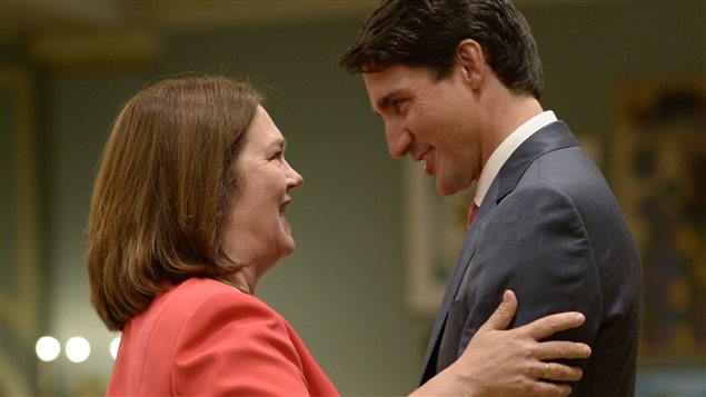 Prime Minister Trudeau congratulated new Indigenous Service Minister Jane Philpott at a swearing-in ceremony.