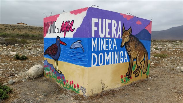 Graffitti en torno al proyecto minero Dominga en Chile.