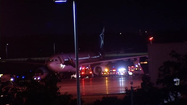 Le vol TS157, un Airbus A330 en provenance de Bruxelles, avec à son bord 336 passagers, s’est posé à Ottawa plutôt qu’à Montréal en raison d’orages violents. Photo : Radio-Canada