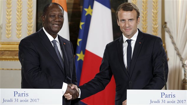 Alassane Ouattara, presidente de Costa de Marfil y Emmanuel Macro, presidente de Francia, en conferencia de prensa en París. 