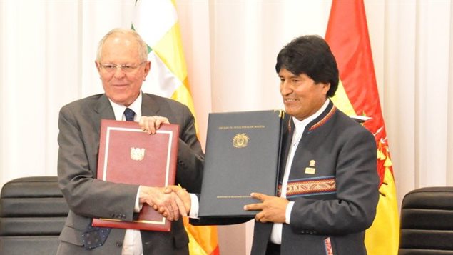 Los mandatarios de Perú y Bolivia, Pedro Pablo Kuczynski y Evo Morales. Sucre, noviembre 2016.