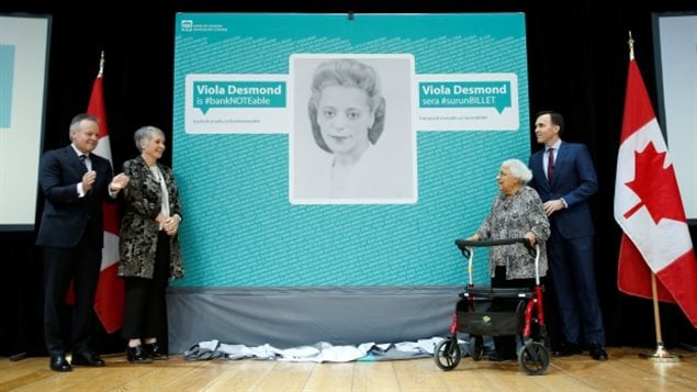 Dec 8/2016 Federal Finance Minister Bill Morneau (far right) stands with Viola Desmond’s sister Wanda at a ceremony at the Canadian Museum of History, in Gatineau, Que., announcing the new $10 bank note that will feature Viola’s image 