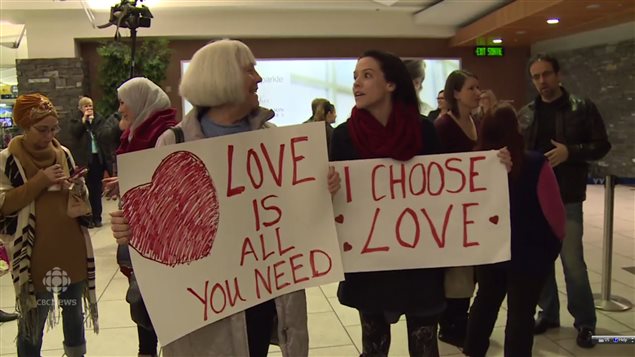 Many Canadians were enthusiastic in welcoming Syrian refugees at airports.