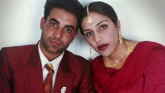 Jassi se enamoró y se casó con Sukhwinder Singh Sidhu. 