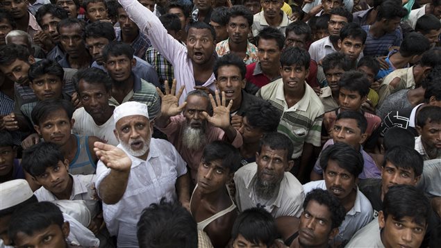 Refugiados Rohingya llegan a Bangladesh.