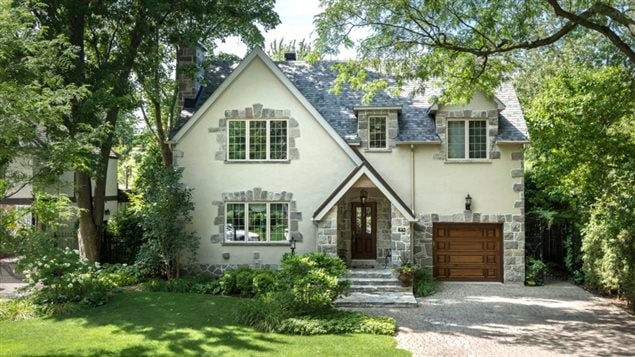 Cottage a vendre: In Quebec French a *cottage* is a two story detached house, not a vacation property at all. This one is for sale in Montreal for $2.779,000. 