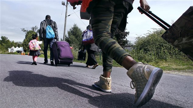 Arrivée des demandeurs d’asile à Lacolle, à la frontière du Québec avec les États-Unis l'été dernier.