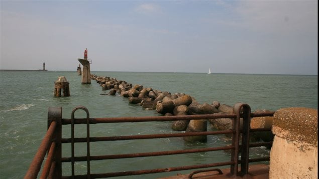 The east mole at Dunkirk 2009. One can walk to the end of the concrete jetty or mole but the wooden jetty was destroyed by a strom in the 1970’s.