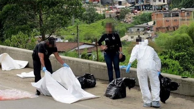 La policía descubre el cuerpo desmembrado de Fréderic Lavoie en una carretera del municipio de Sabaneta, cerca de Medellín, Colombia. 