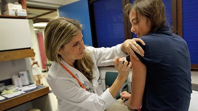 Le Québec est devenu en 2016 la quatrième province où le vaccin contre le VPH est offert aux garçons après l'Alberta, l'Île-du-Prince-Édouard et la Nouvelle-Écosse.