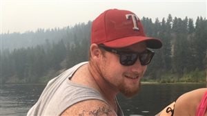 Jordan McIldoon, 23 ans, de Maple Ridge, en Colombie-Britannique, était parmi les personnes tuées lorsqu’un homme armé a ouvert le feu lors d’un concert en plein air dimanche à Las Vegas.(Photo de famille)