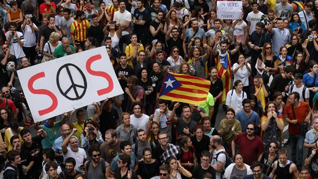 تظاهرة دعم لاستقلال إقليم كاتالونيا عن إسبانيا يوم أمس في برشلونة، أي بعد يوميْن على الاستفتاء العام حول استقلال الإقليم