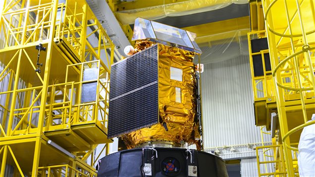 Cohetes de la era soviética propulsan al satélite.