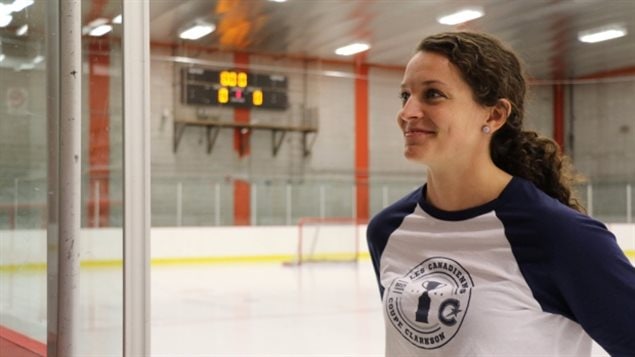 24岁的蒙特利尔冰球队球员Cassandra Poudrier