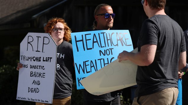 La Coalición de Atención Médica de SoCal protesta por la orden ejecutiva del presidente Donald Trump de Estados Unidos sobre atención médica en la San Diego, California, Estados Unidos, 12 de octubre de 2017.