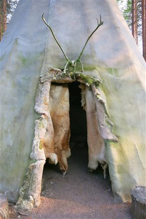 This kind of tent dwelling of the Sami people will be erected inside the museum.