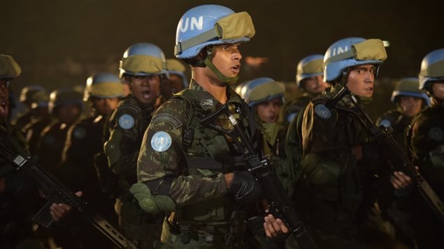 Soldados brasileños durante la ceremonia que ponía fin a la MINUSTAH en Haití.