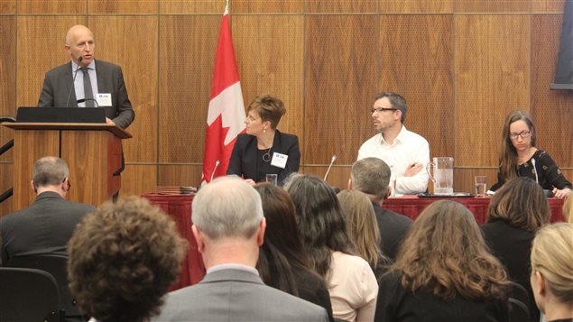 Dominique Potier, Diputado, Asamblea nacional de Francia en el Simposio *Asumir nuestra responsabilidad* en Ottawa.