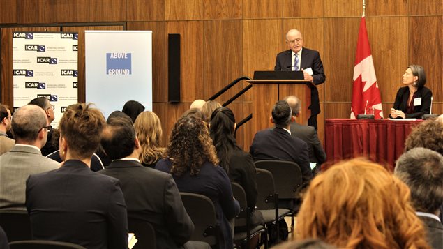 John Ruggie, autor de los Principios rectores de las Naciones Unidas sobre empresas y derechos humanos en el Simposio *Asumir nuestra responsabilidad* en Ottawa.