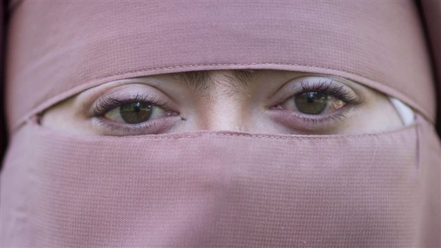 الكيبيكية المنقبة وردة نايلي
