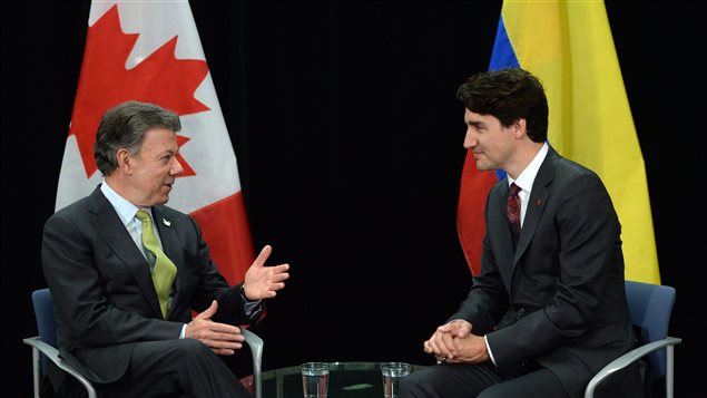 Juan Manuel Santos (izq), presidente de Colombia y Justin Trudeau, primer ministro de Canadá.