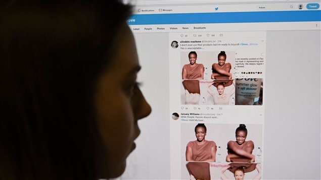 Ce nouveau prix veut honorer le travail journalistique qui vise à aider le public à mieux comprendre les enjeux et à mieux évaluer les sources d’information