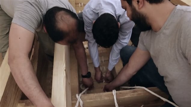After discovering a 4,000 year old boat at the base of the pyramid, researchers recreated the ancient technology to test it in a 1/10 scale boat capable of ferrying a two-tonne stone across the Nile