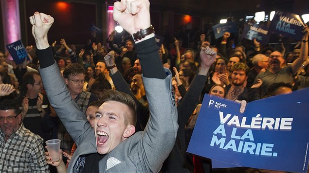 Partidarios de Valérie Plante festejan su victoria. 