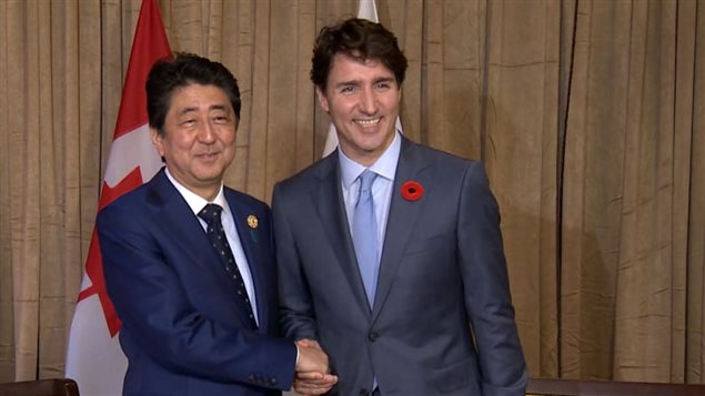 Los primeros ministros de Japón, Shinzo Abe y de Canadá, Justin Trudeau. 
