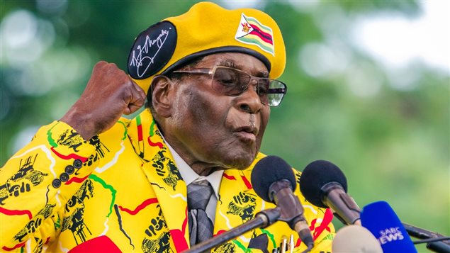 Le président du Zimbabwe Robert Mugabe lors d’un meeting à Harare le 8 novembre