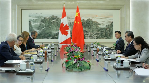 Una delegación encabezada por la ministra canadiense de Relaciones Exteriores, Chrystia Freeland, estuvo en Beijing en agosto último. 