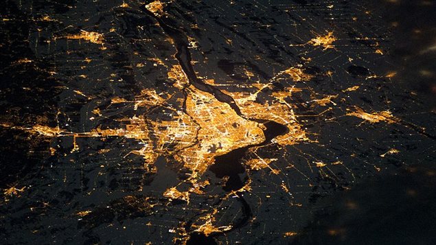Comme bien d’autres métropoles, Montréal (ici vue de la Station spatiale internationale) perd une grande partie de sa lumière vers le ciel et l’espace? La pollution lumineuse sur Terre a augmenté d'environ 2 % par an de 2012 à 2016, tant en quantité qu'en intensité, affirment des chercheurs.