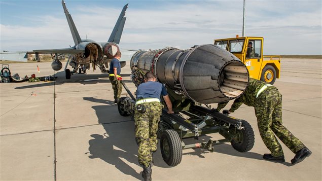 Corporal Sean Adel, Corporal Matt Seguin and Master Corporal Chad Peacey transport the aircraft engine to the CF-188 Hornet aircraft for installation, at Mihail Kogalniceanu Air Base, Constanta, Romania during Operation REASSURANCE, September 23, 2017.