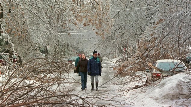 The lengthy ice storm of 1998 caused a massive power failure in Quebec and prompted many people to buy wood-burning appliances to guarantee the ability to heat their homes in future. Their use has contributed to increasing smog alerts in Montreal.