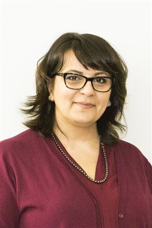 زينا الحمدان مديرة البرامج في مركز الحالية العربيّة في تورونتو