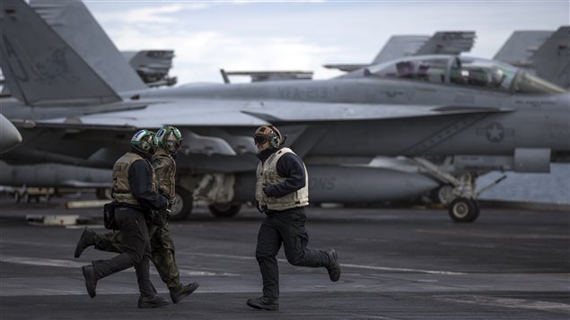 Pilotos durante un ejercicio a bordo del USS George H. W Bush, buque de la Marina estadounidense.