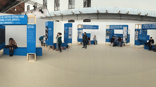 Vue d'ensemble de l'exposition consacrée aux écrivains québécois présentée à la Foire du livre de Bruxelles 2015.