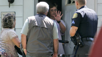 Des policiers se sont rendus à la résidence de M. Ivins.