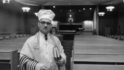 Le rabbin Irving Kleinman, photographié à l'intérieur de la synagogue de la rue Crémazie, vers 1949 (détail)
