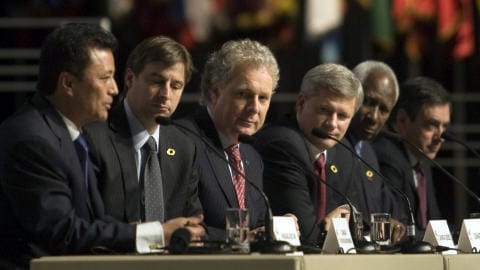Marc Ravalomanana, Shawn Graham, Jean Charest, Stephen Harper, Abdou Diouf et François Fillon à la clôture du Sommet de la Francophonie à Québec
