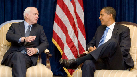 John McCain (à gauche) et Barack Obama
