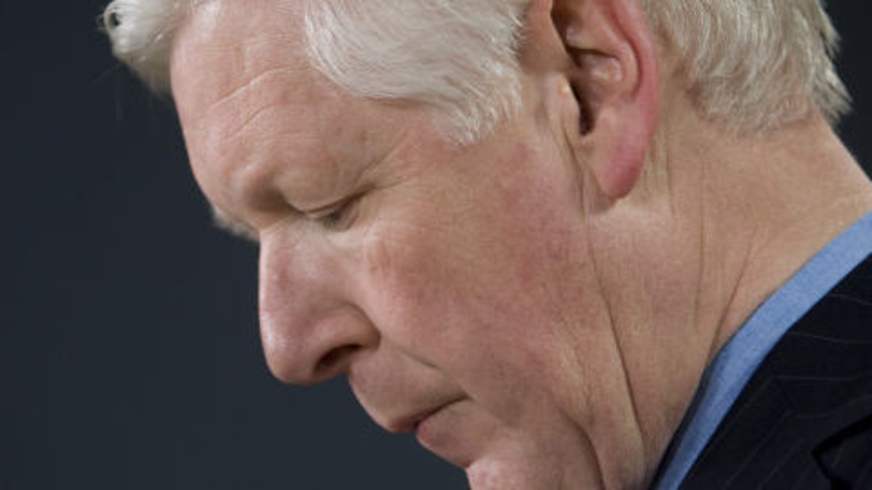 Bob Rae expulsé | Radio-Canada