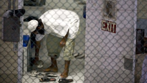 Un détenu de la prison de Guantanamo, à Cuba