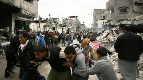 Scène de panique au nord de la bande de Gaza lors d'un raid aérien israélien