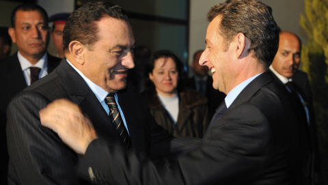 Le président français Nicolas Sarkozy et son homologue Hosni Moubarak