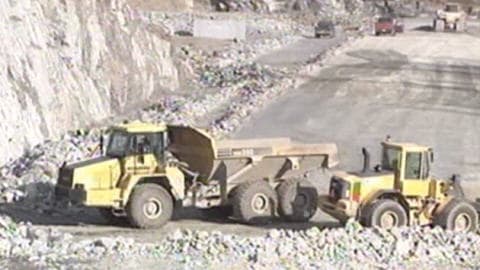 Camions dans une mine