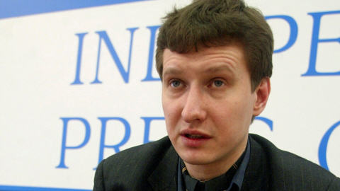 L'avocat Stanislav Markelov lors d'une conférence de presse à Moscou en février 2005