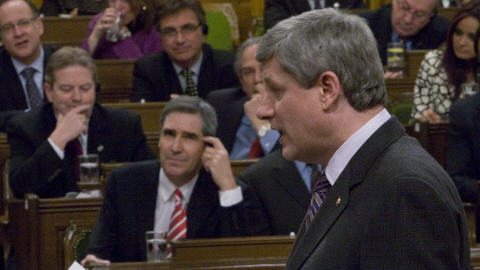 Stephen Harper et, en arrière-plan, Michael Ignatieff