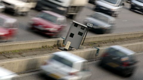 Un radar photo sur une route française